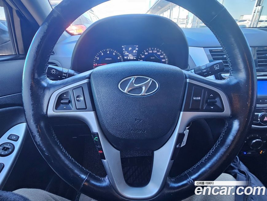 Hyundai Accent 2015