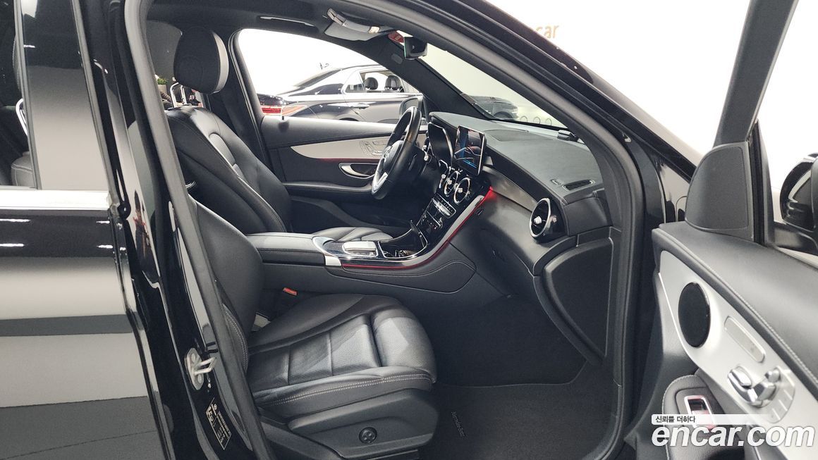Mercedes-Benz GLC-Class 2021