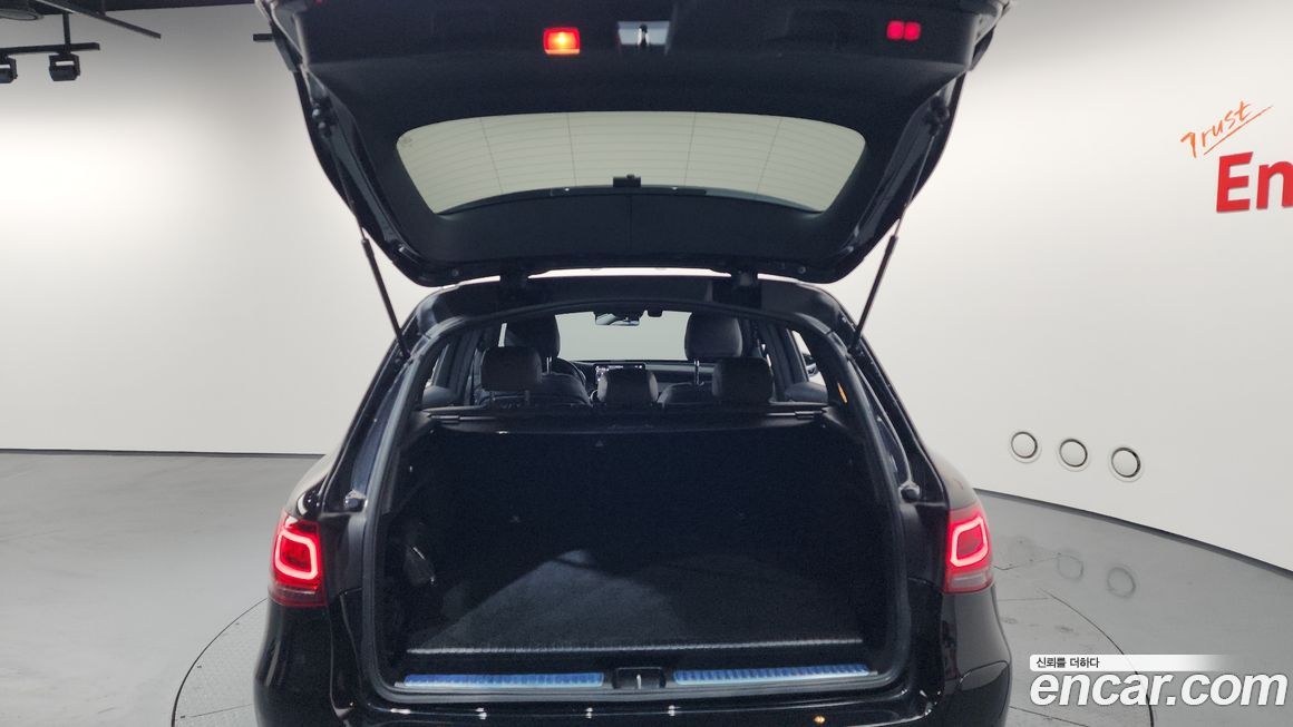 Mercedes-Benz GLC-Class 2021