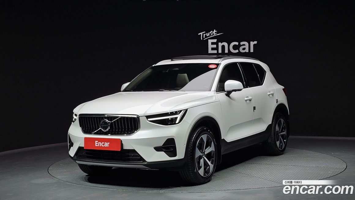 Volvo XC40 2025