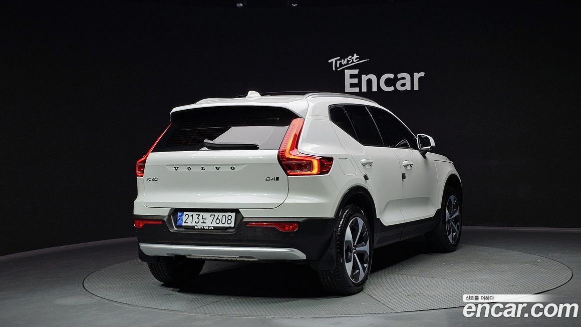 Volvo XC40 2025