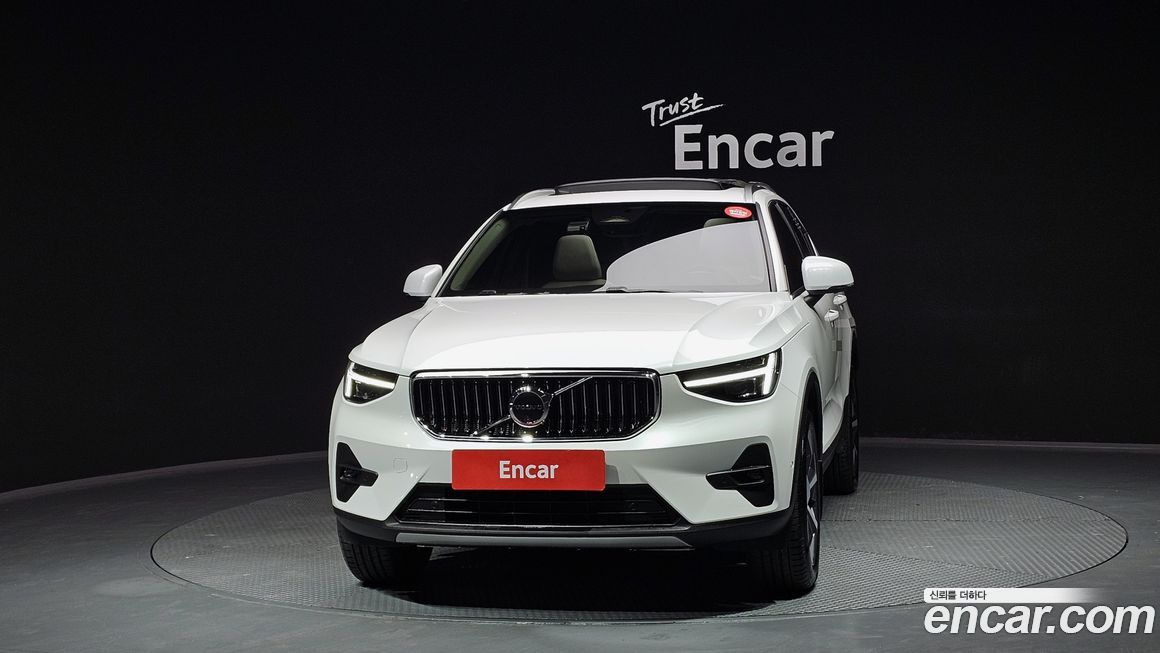 Volvo XC40 2025