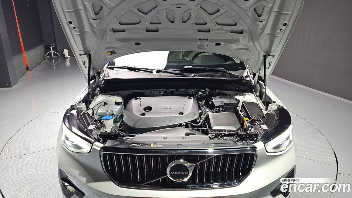 Volvo XC40 2025