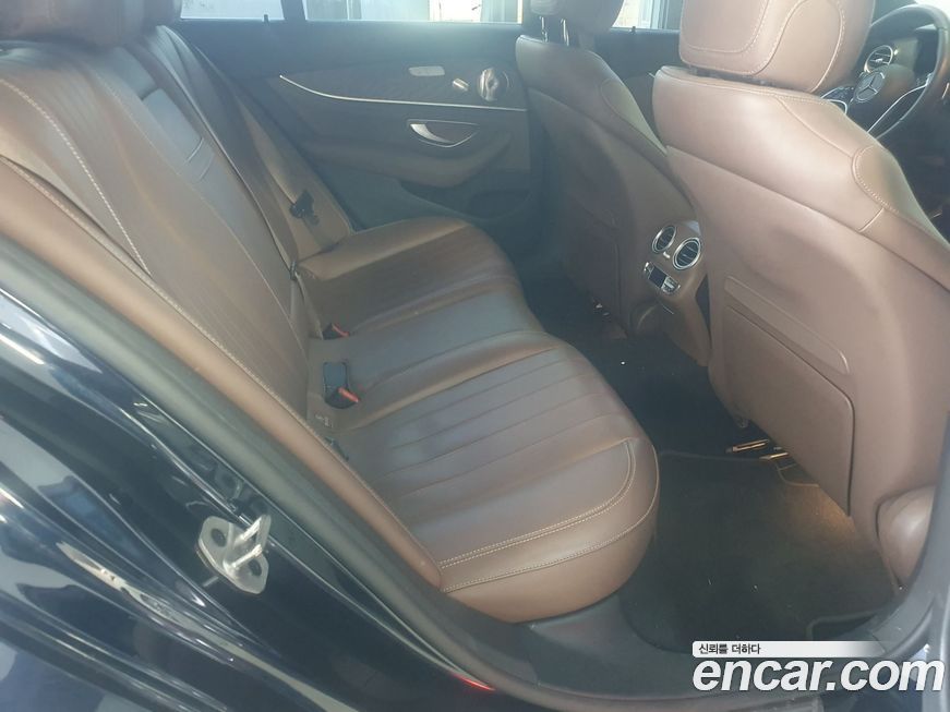 Mercedes-Benz E-Class 2022