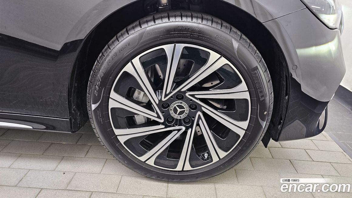 Mercedes-Benz E-Class 2025