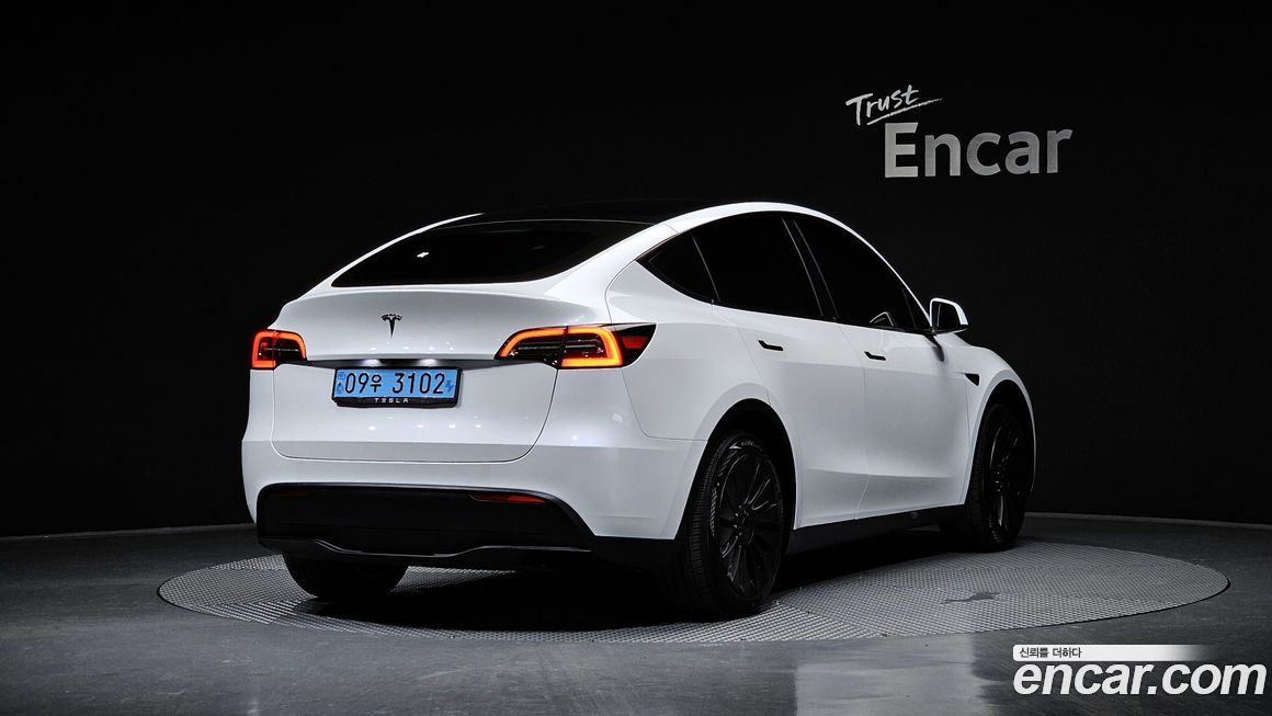 Tesla Model Y 2023
