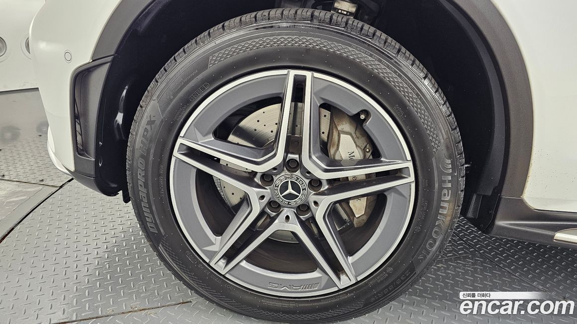 Mercedes-Benz GLC-Class 2023