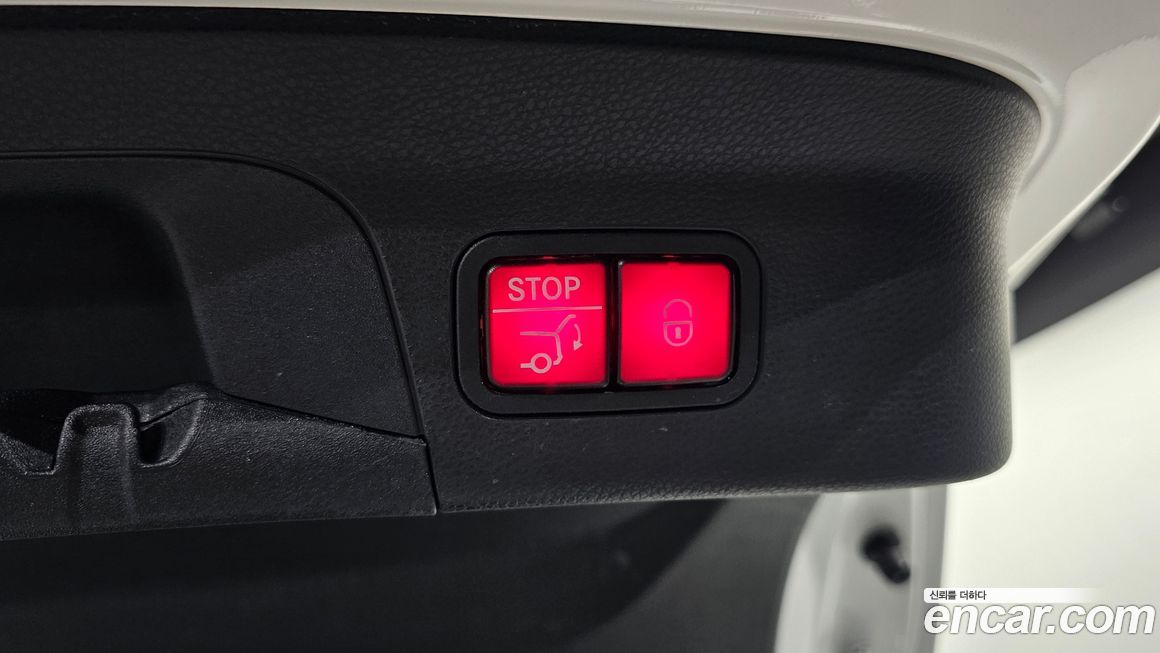 Mercedes-Benz GLC-Class 2023