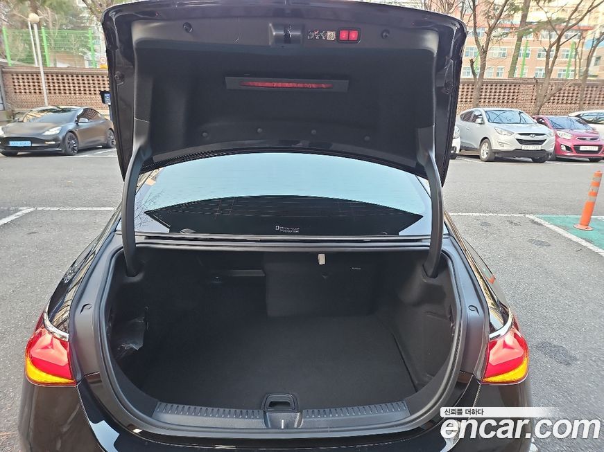 Mercedes-Benz E-Class 2025