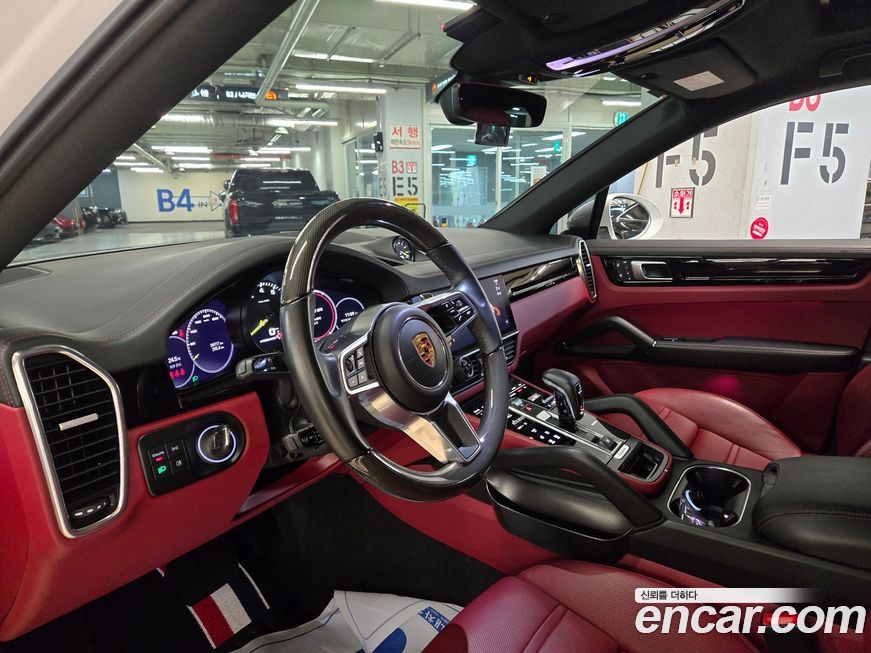 Porsche Cayenne 2022