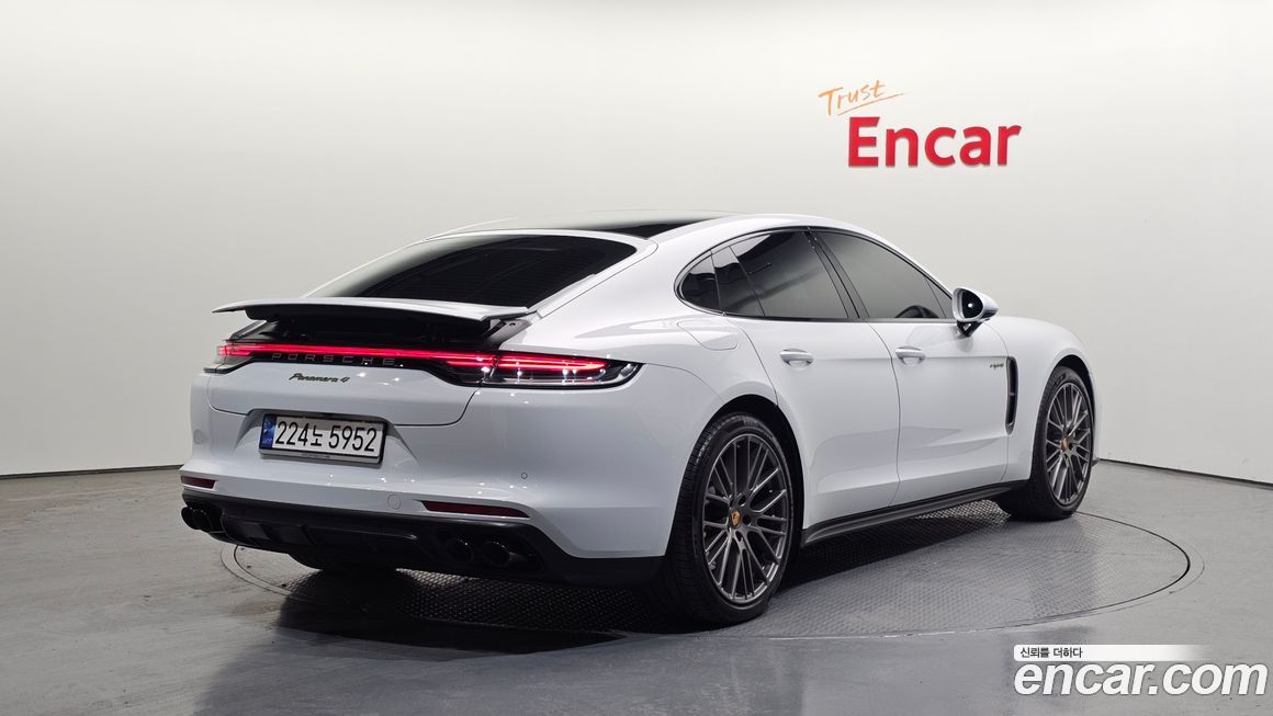 Porsche Panamera 2023