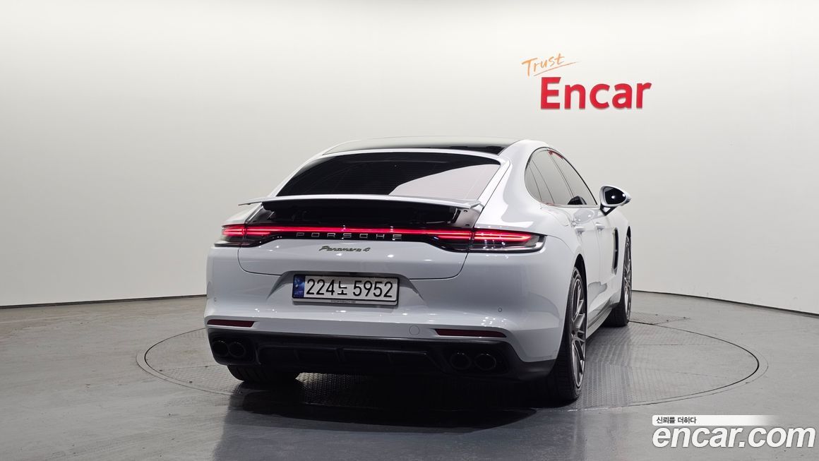 Porsche Panamera 2023