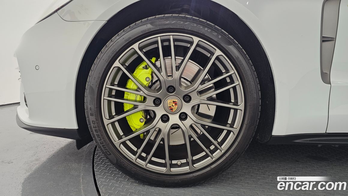 Porsche Panamera 2023