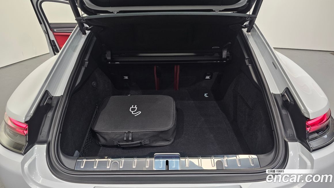 Porsche Panamera 2023