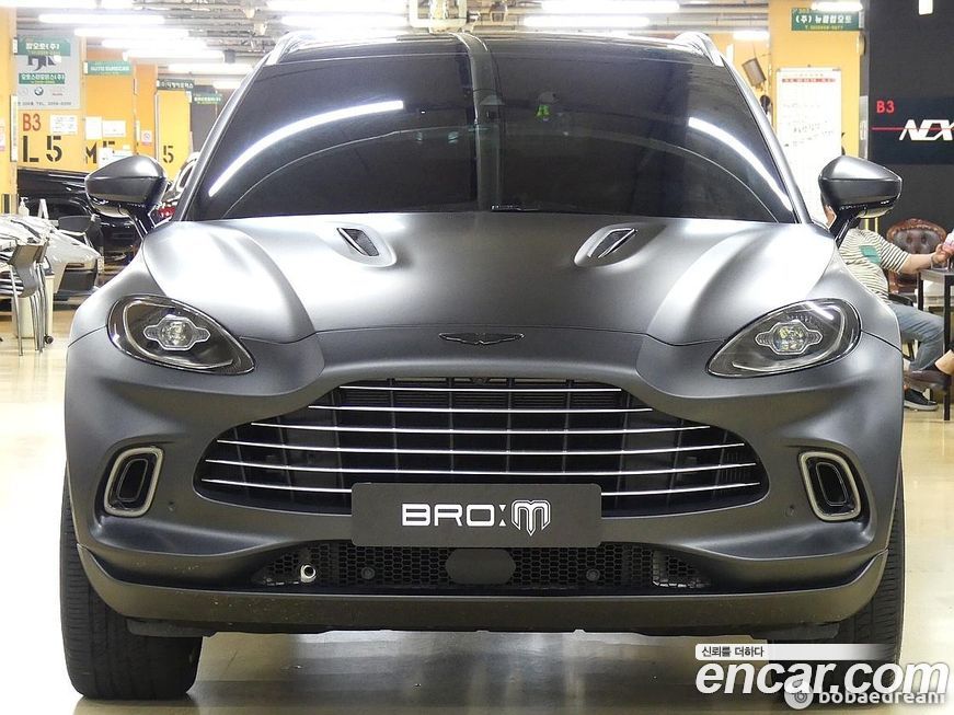 Astonmartin DBX 2021