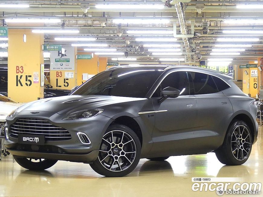 Astonmartin DBX 2021