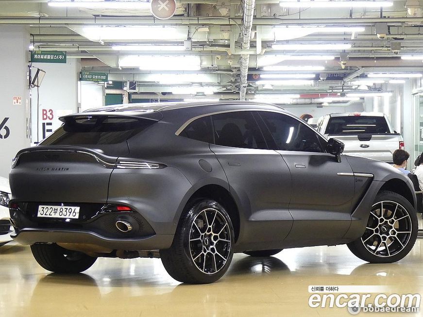 Astonmartin DBX 2021