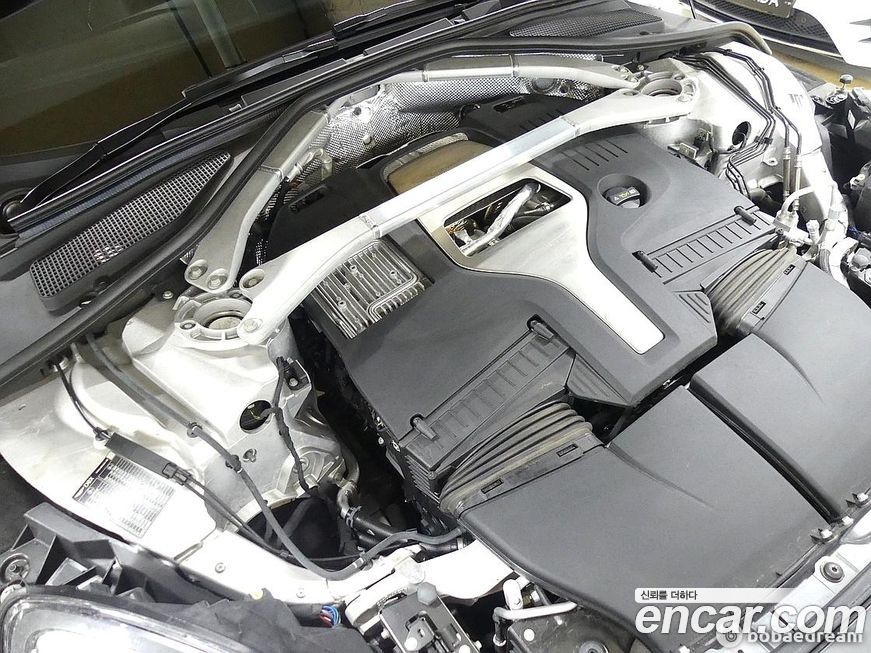 Astonmartin DBX 2021