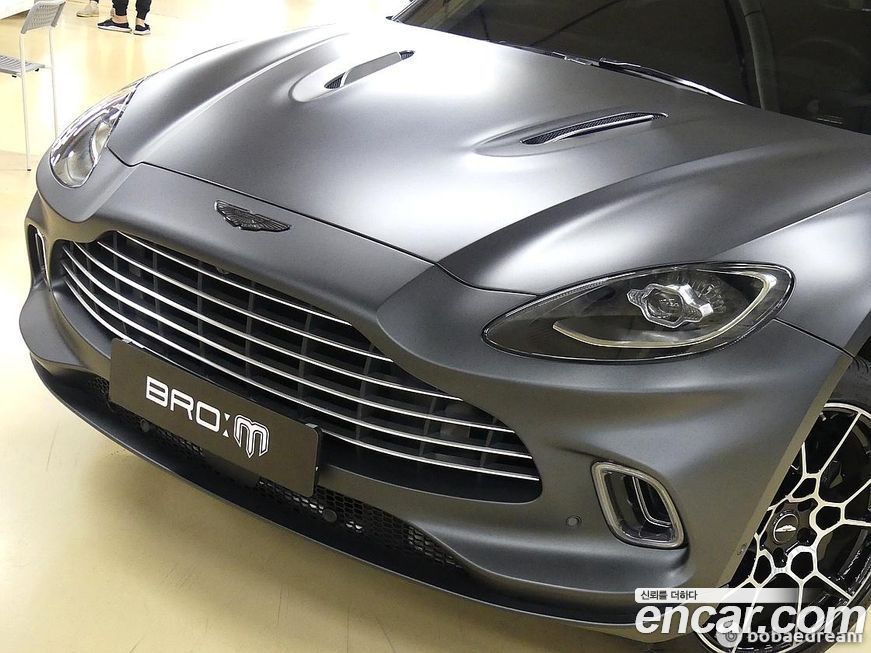 Astonmartin DBX 2021