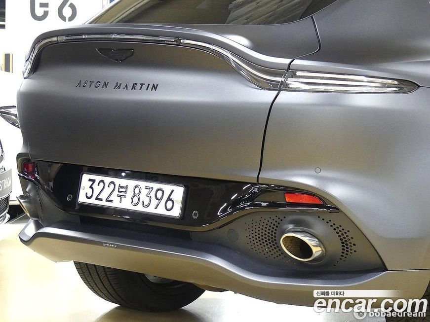 Astonmartin DBX 2021