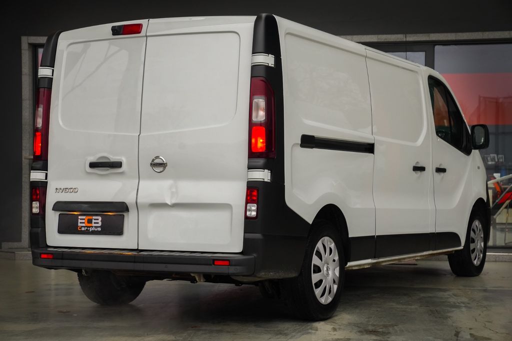 Nissan NV300 2021