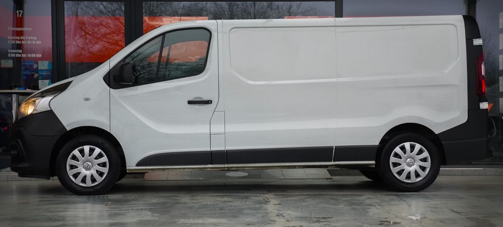 Nissan NV300 2021