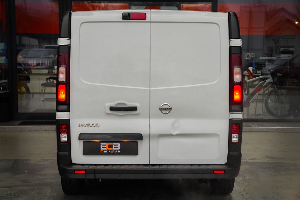 Nissan NV300 2021