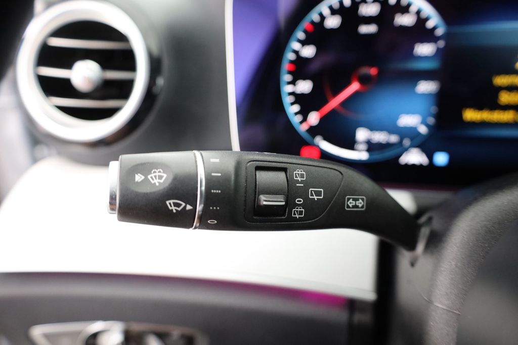 Mercedes-Benz E 220 2021