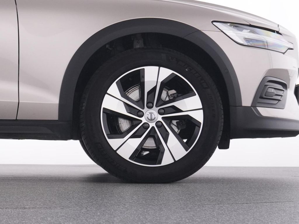 Volvo V60 Cross Country 2023