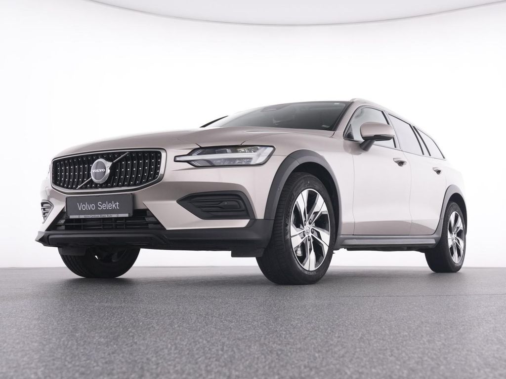 Volvo V60 Cross Country 2023