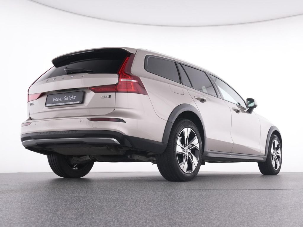 Volvo V60 Cross Country 2023