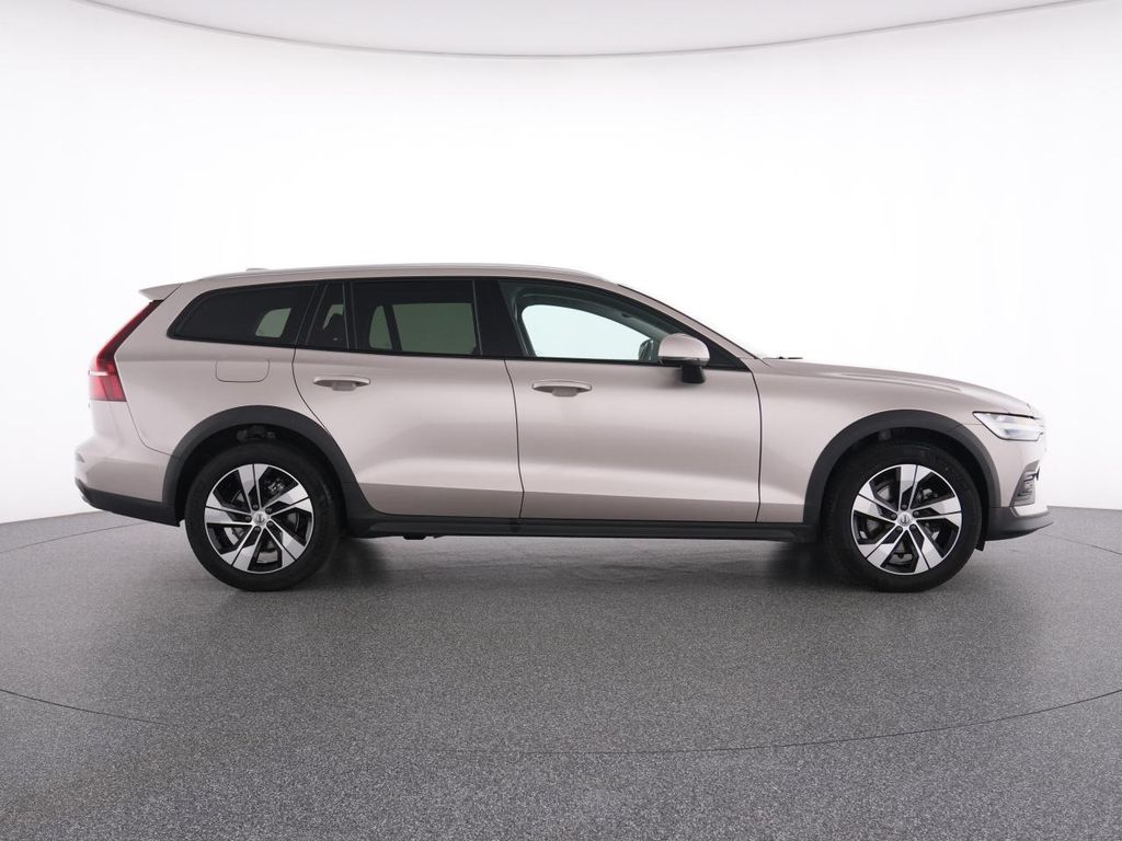 Volvo V60 Cross Country 2023