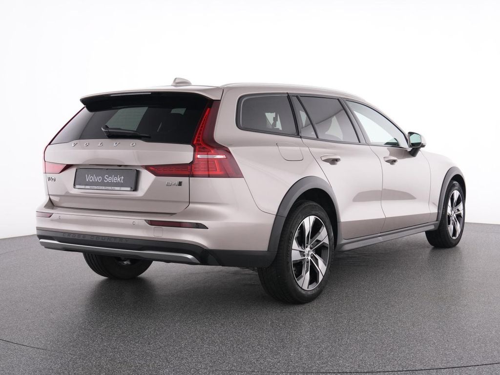 Volvo V60 Cross Country 2023