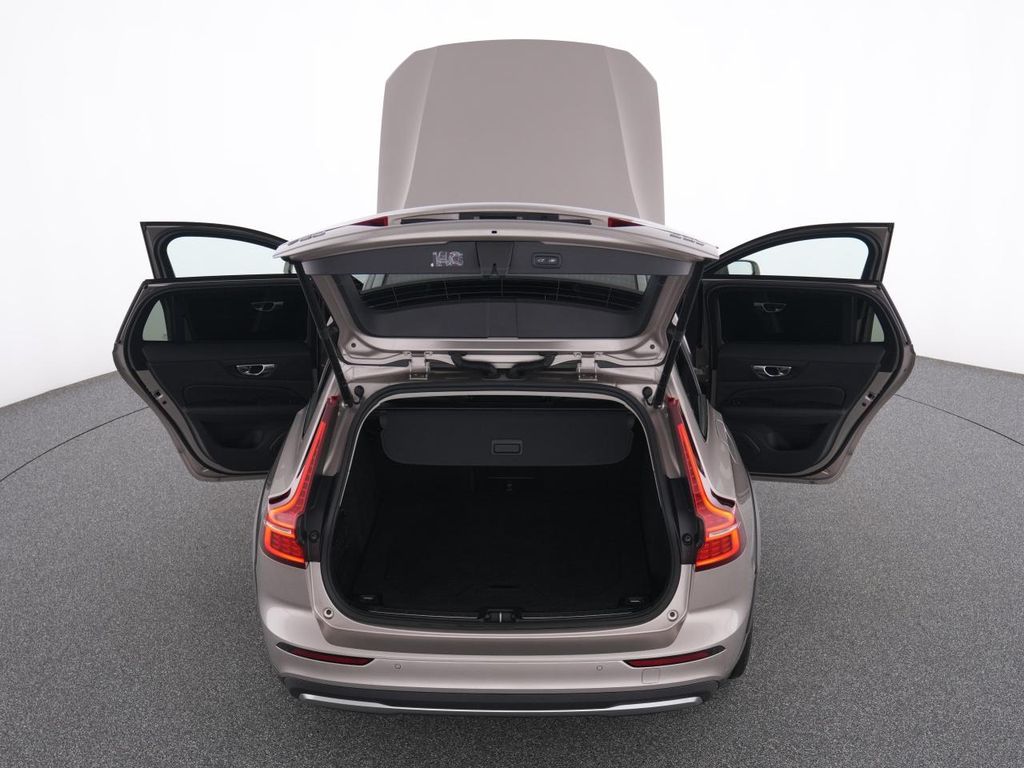 Volvo V60 Cross Country 2023