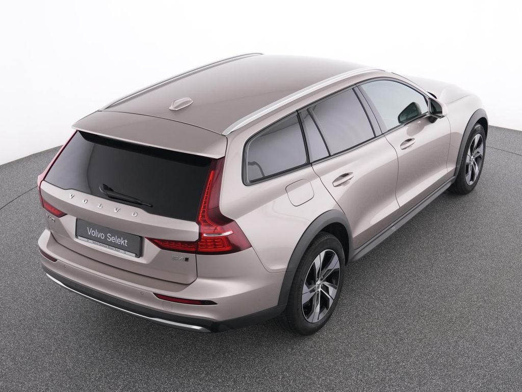 Volvo V60 Cross Country 2023