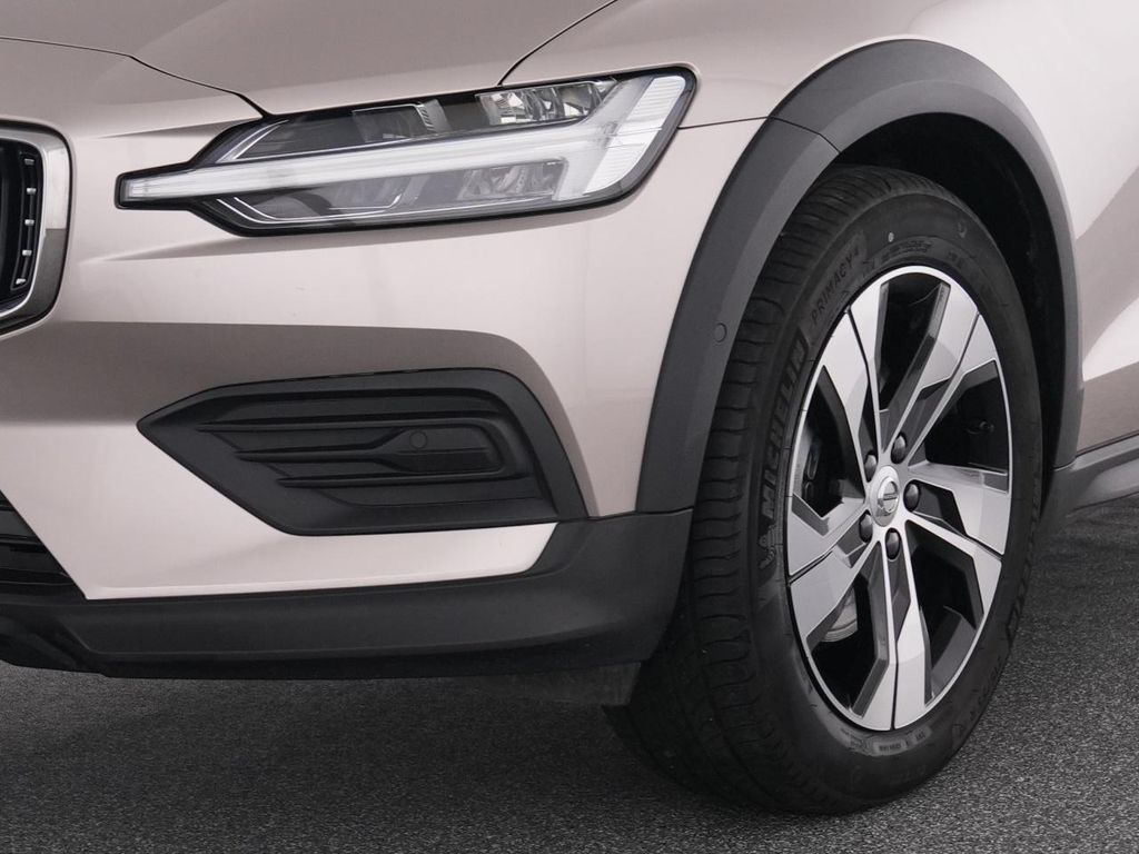 Volvo V60 Cross Country 2023