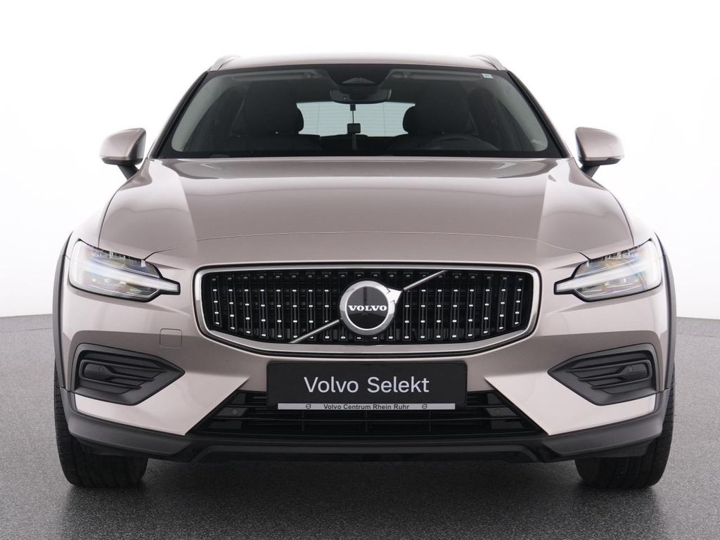 Volvo V60 Cross Country 2023