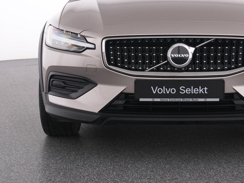 Volvo V60 Cross Country 2023