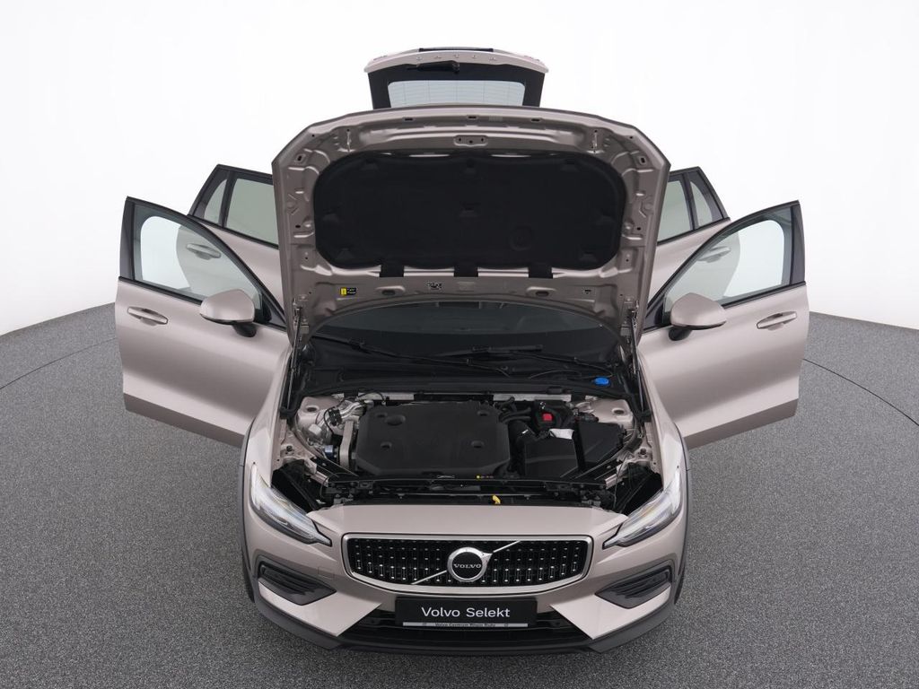 Volvo V60 Cross Country 2023