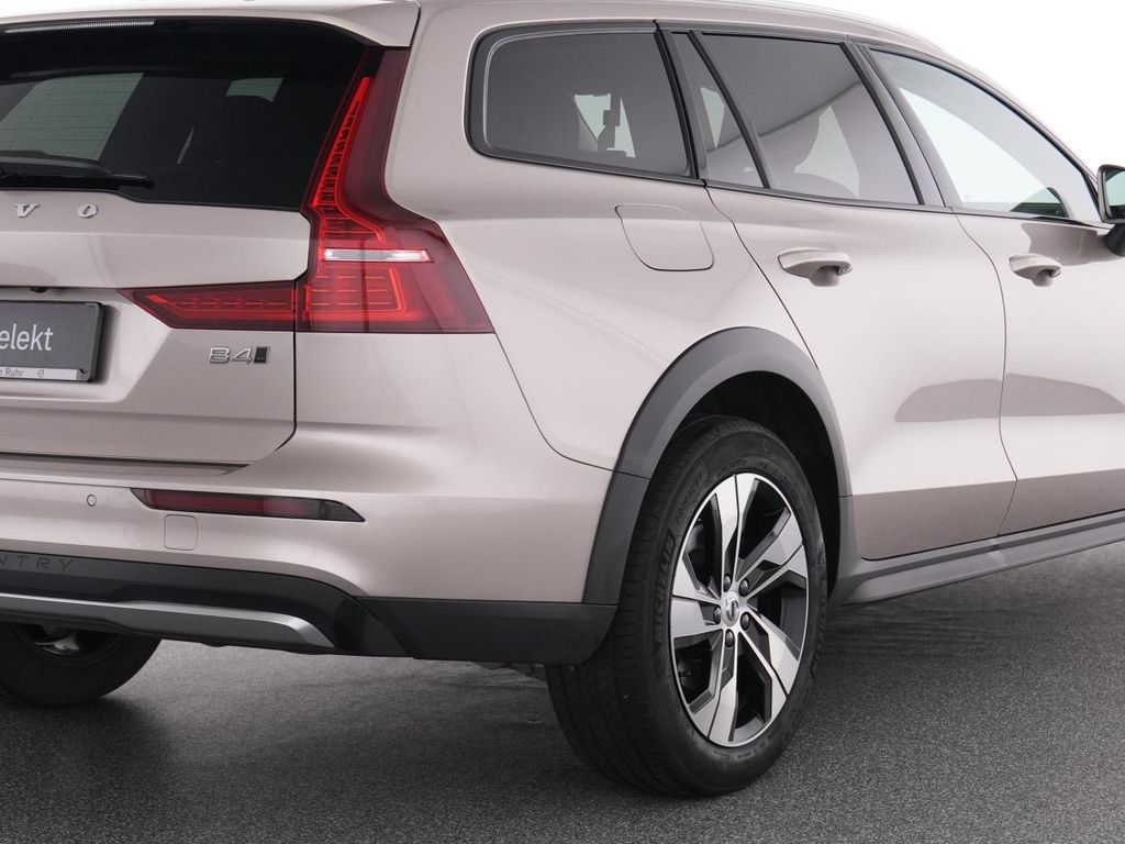Volvo V60 Cross Country 2023