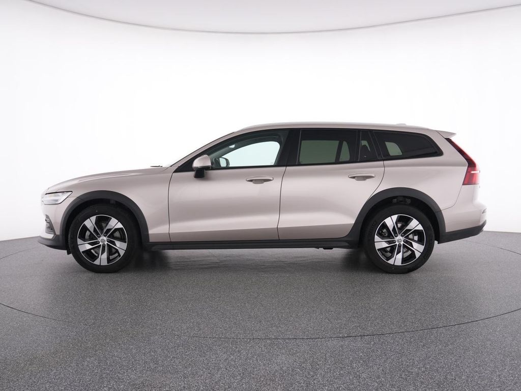 Volvo V60 Cross Country 2023