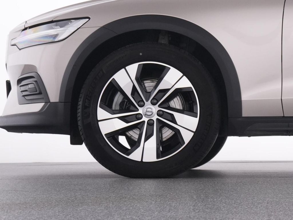 Volvo V60 Cross Country 2023