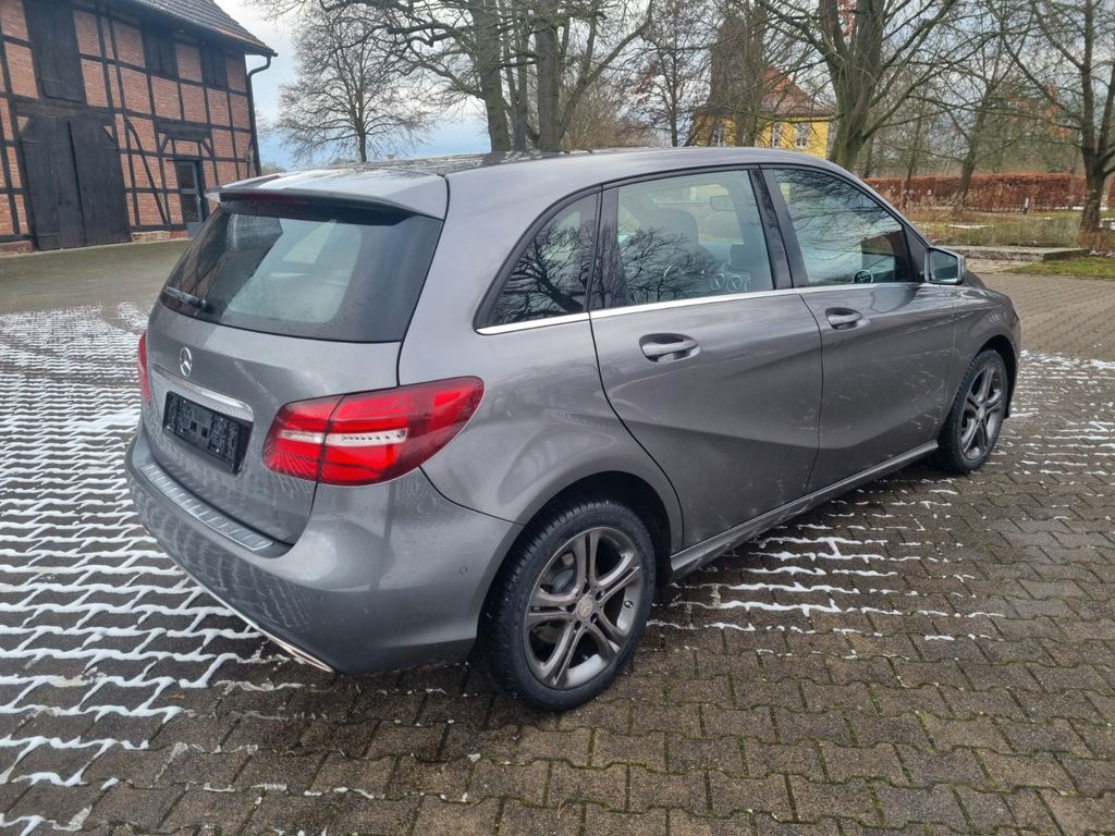 Mercedes-Benz B 200 2015