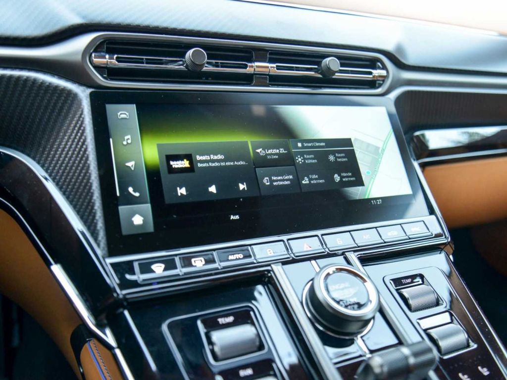 Aston Martin V8 Vantage 2024