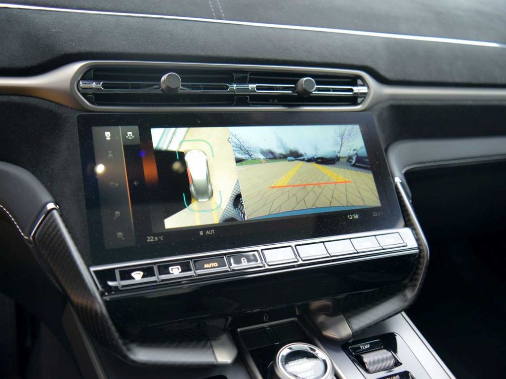 Aston Martin Vanquish 2025