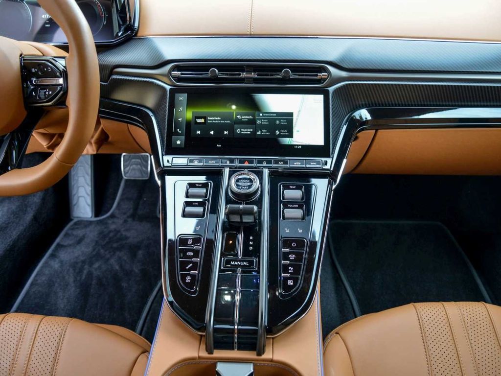 Aston Martin V8 Vantage 2024
