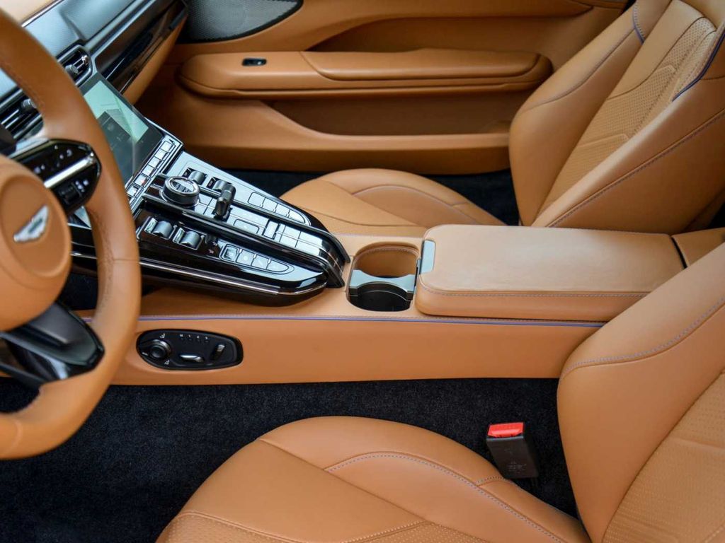 Aston Martin V8 Vantage 2024