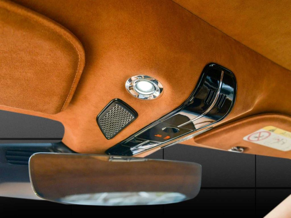 Aston Martin V8 Vantage 2024