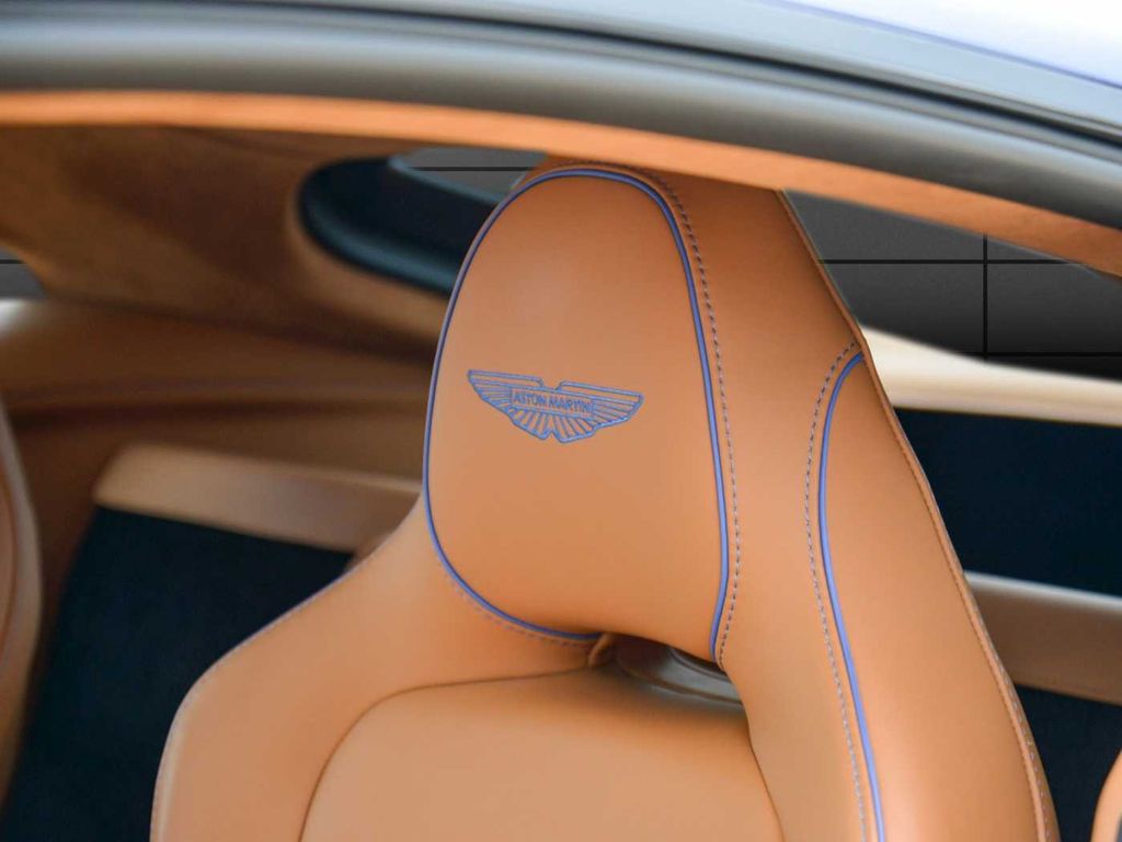 Aston Martin V8 Vantage 2024