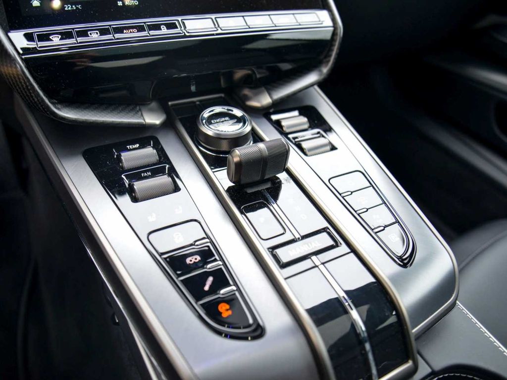 Aston Martin Vanquish 2025